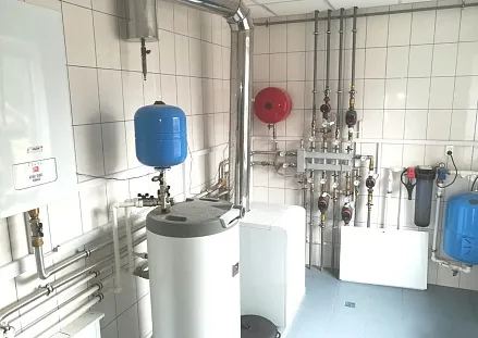 Газовый котел Ptotherm установлен в котельной кирпичного дома Челябинской области - общий вид