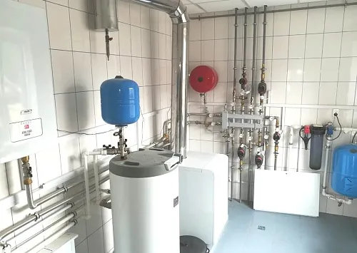 Газовый котел Ptotherm установлен в котельной кирпичного дома Челябинской области - общий вид